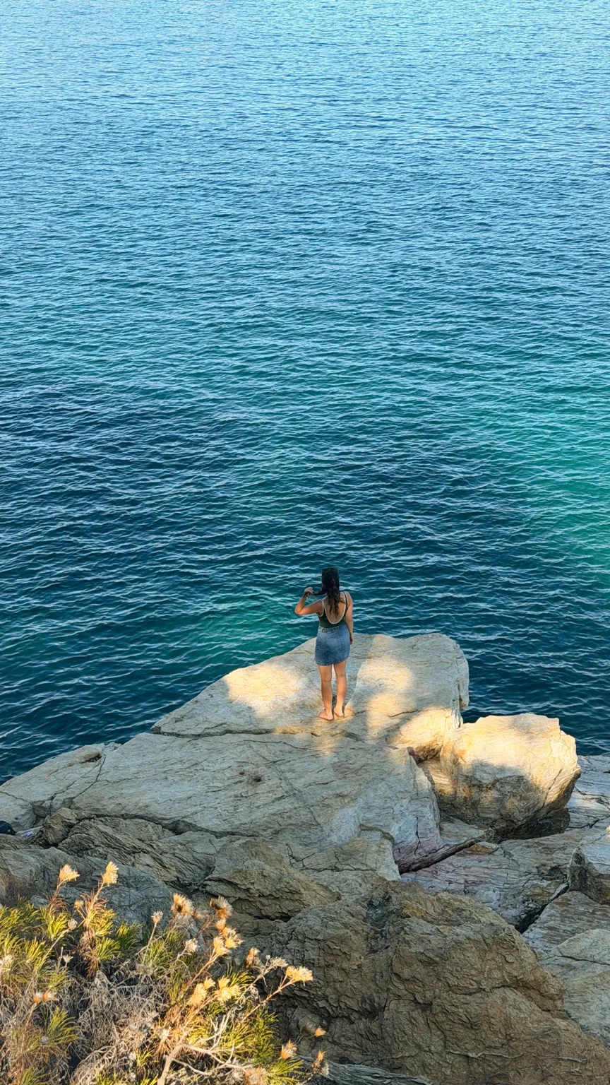 Felsiger Einstieg ins Meer bei Plakes auf Skiathos